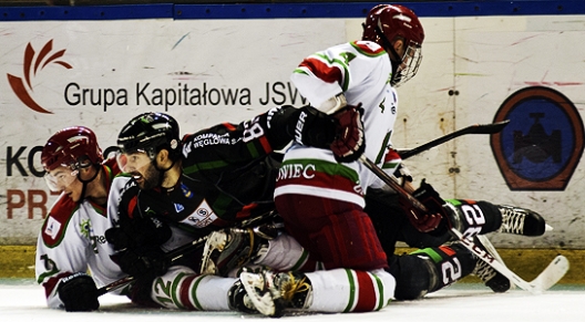 PO i SLD spychają hokej do komisji