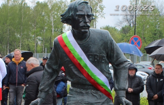 Odsłonięto rzeźbę Włodzimierza Mazura