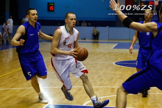 Koszykarze gromią rywali!